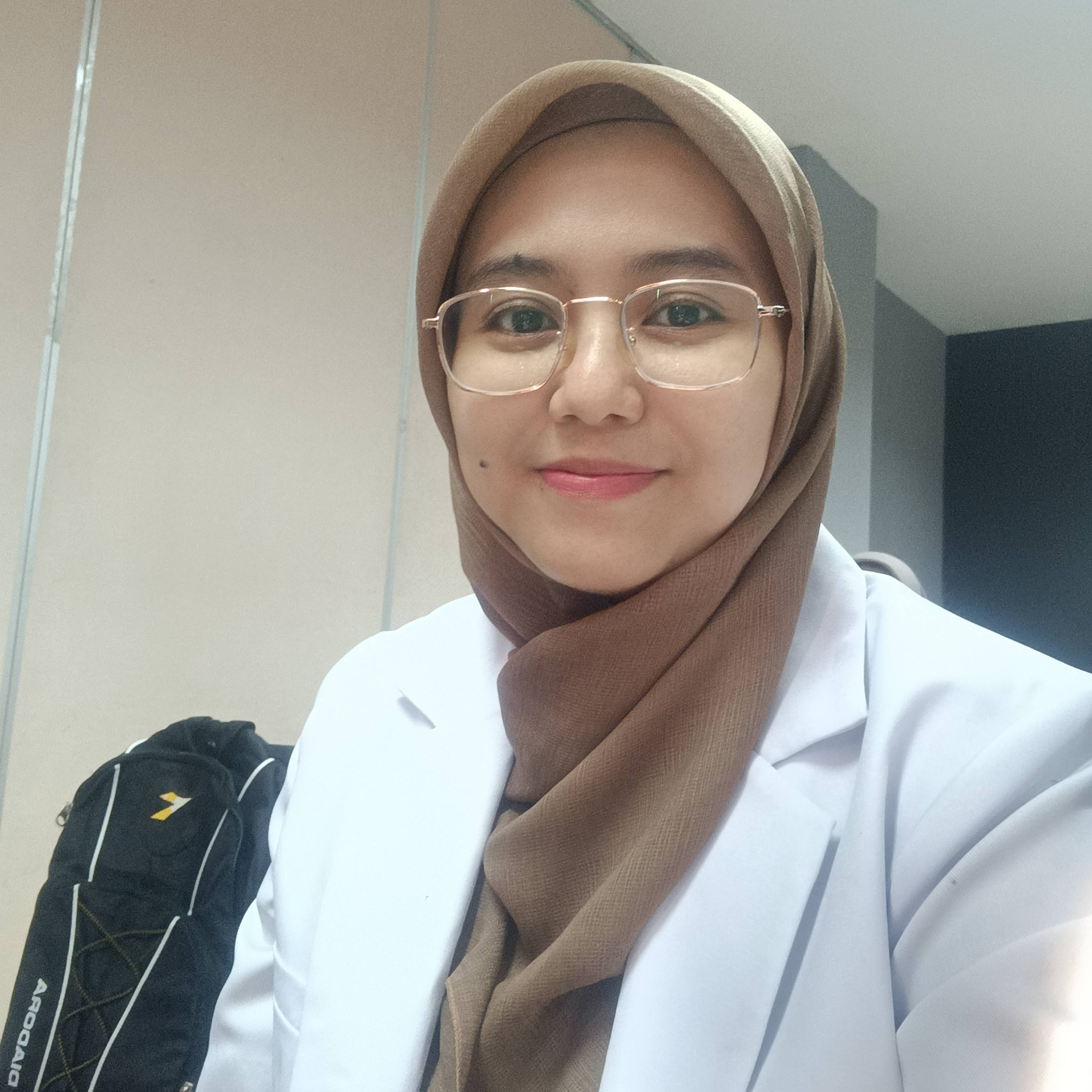dr.Euis Komalasari 