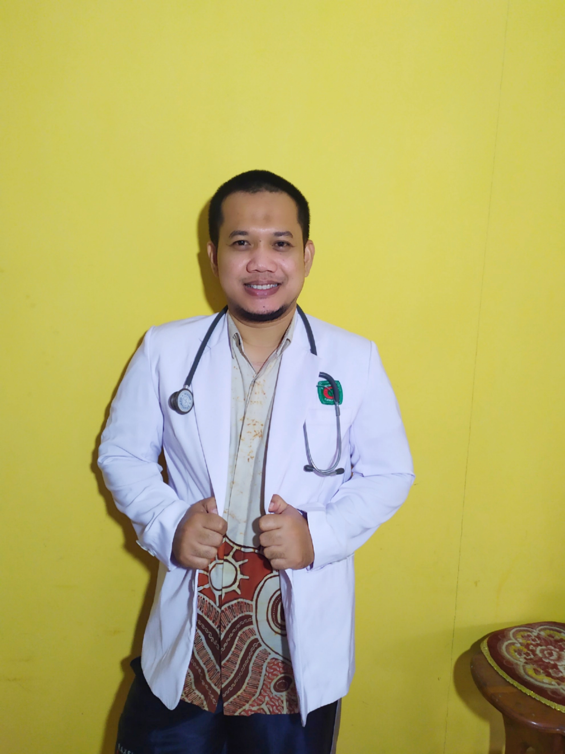 dr.Lucky Taufika Yuhedi, Sp.OnkRad 