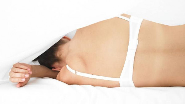 Tidur Pakai Bra