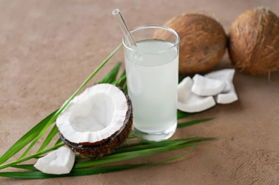 Fakta Mengenai Air Kelapa Yang Dipercaya Mampu Lawan Virus Covid-19