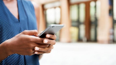 Awas! Terlalu Lama Menggunakan Smartphone Bisa Sebabkan Penyakit Ini