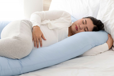 Posisi Tidur yang Aman dan Nyaman Untuk Bumil