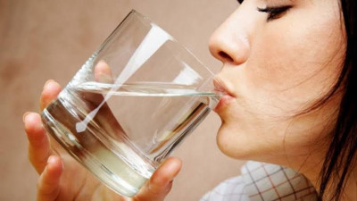 Manfaat Air Minum Saat Perut Kosong