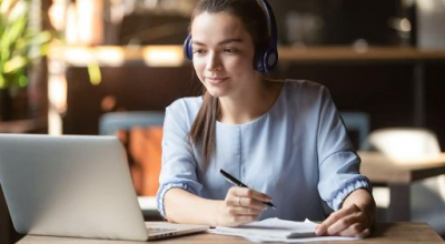 Sering Menggunakan Headset? Ini Tips agar Tidak Mengalami Gangguan Pendengaran