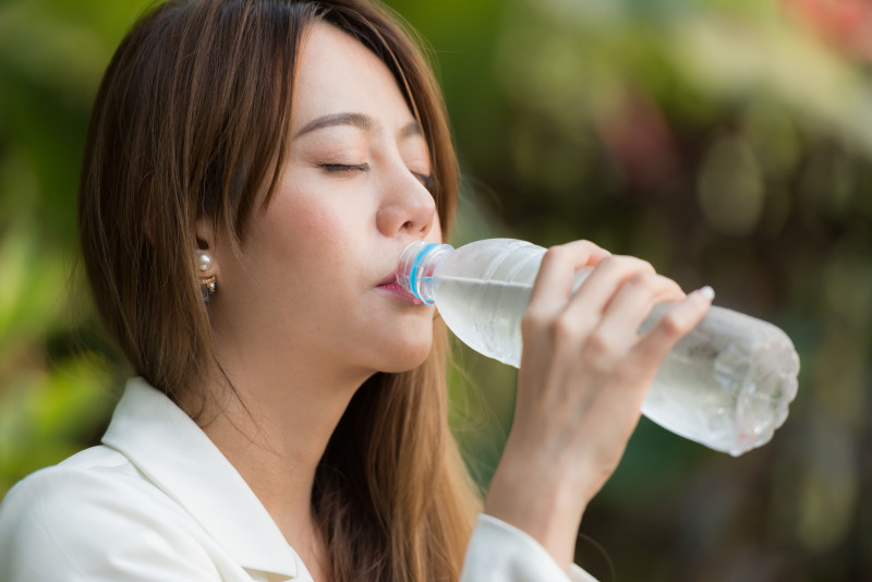 Panduan Minum  Air  Putih 3 Liter Sehari YesDok