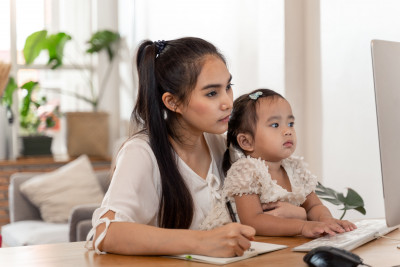 Tips Kerja di Rumah Tanpa Mengabaikan Peran Orang Tua