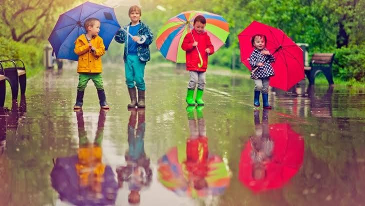 Anak di musim hujan