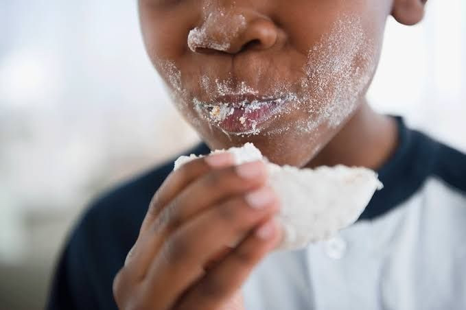 Ini Bahayanya Si Kecil Sembarangan Makan Manis