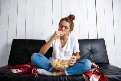 Mengenal Stress Eating, Keinginan Makan Berlebih saat Stres