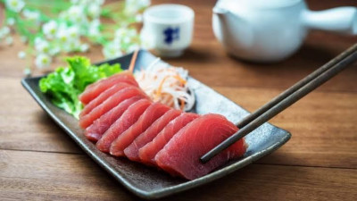 Cara Aman Makan Ikan Mentah, Jangan Asal Santap ya!