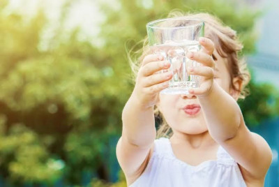 Berapa Banyak Asupan Air Bagi Anak-Anak?