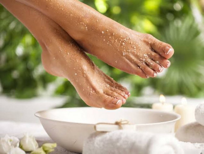 Intip Tips Perawatan Kaki dengan Lemon
