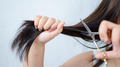 Mitos atau Fakta: Bayi Lahir Cacat Akibat Potong Rambut Saat Hamil