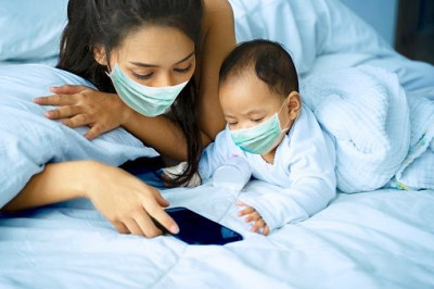 Tips Membawa Bayi Keluar Rumah di Tengah Pandemi Covid-19