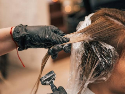 Cat Rambut Bisa Menyebabkan Kanker, Mitos atau Fakta?