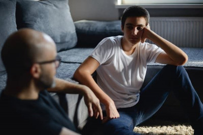 Alasan Kenapa Remaja Tolak Solusi Orang Tua untuk Masalah Mereka