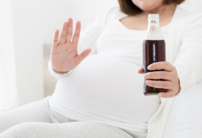 Risiko Keseringan Minum Soda Saat Hamil