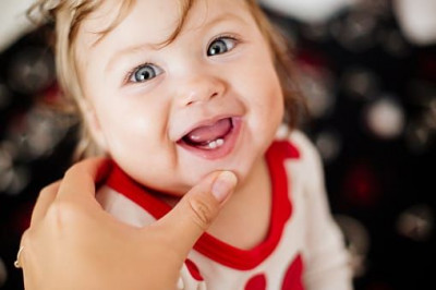 Perlukah Khawatir Ketika Bayi Menggertakkan Gigi?