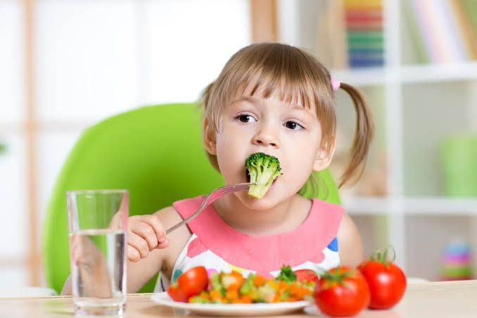 Anak makan sayur