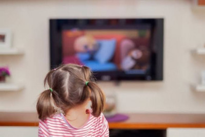 5 Cara Mengurangi Waktu Menonton Televisi di Rumah