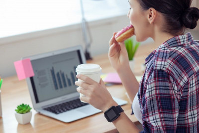 Cara Menghindari Ngemil Berlebihan saat Work From Home