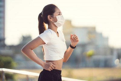 Bahaya Pakai Masker Saat Olahraga