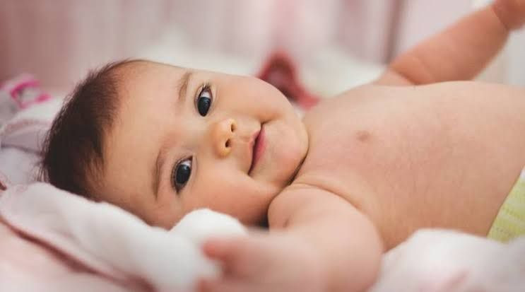 Mitos atau Fakta: Perut Buncit Bayi Harus Pakai Gurita