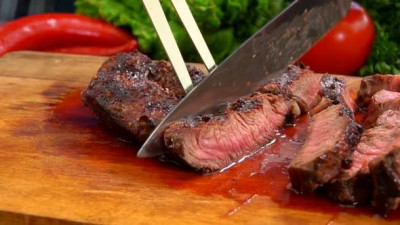 5 Alasan Daging Steak yang Juicy Bisa Berbahaya bagi Kesehatan