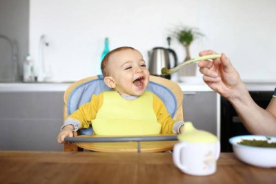 5 Makanan Tepat bagi Anak Usia di Bawah 1 Tahun