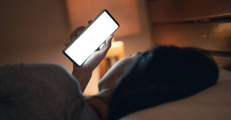 Penggunaan Ponsel Bisa Ganggu Kualitas Tidur