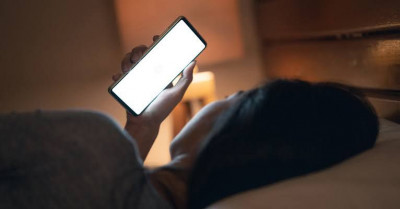 Studi: Penggunaan Ponsel Bisa Ganggu Kualitas Tidur