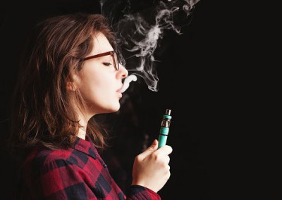 Mengenal Risiko Kesehatan dari Rokok Elektrik