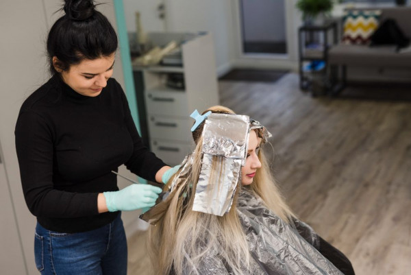 tren warna rambut, efek samping mewarnai rambut, risiko kanker, yesdok, konsultasi, videocalldokter, 24jam