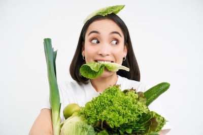 SIMAK 7 RESIKO DIET VEGAN MENTAH YUK