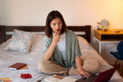 SELALU MERASA KELELAHAN MALAH SERING REBAHAN, SIMAK DAMPAK BURUK BED ROTTING YUK!