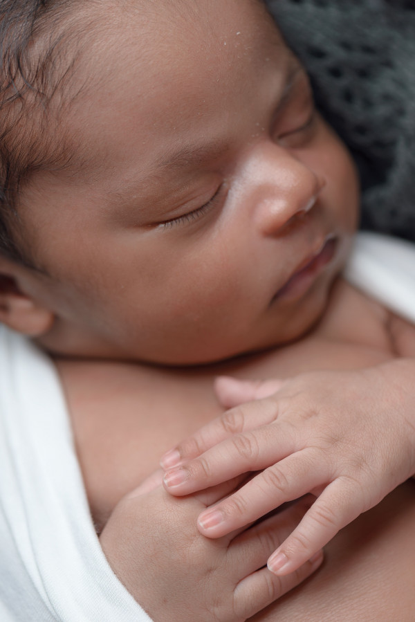 Mengenal Indera Bayi Anda yang Baru Lahir
