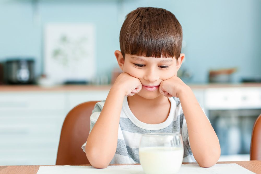 alergi susu sapi, alergi susu formula, ciri ciri bayi alergi susu sapi, bayi alergi susu sapi, penyebab alergi susu sapi, tanda bayi alergi susu formula, yesdok