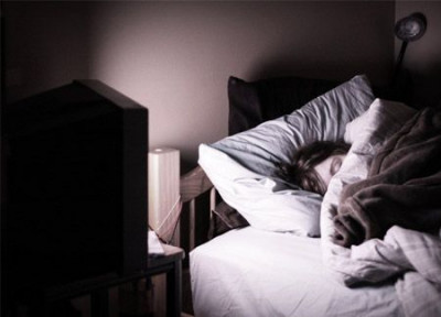 Waspadai, Tidur dengan TV Menyala Bisa Sebabkan Obesitas