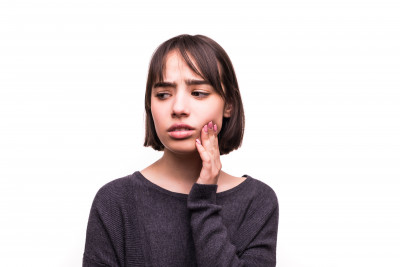 MENGGERTAKKAN GIGI SAAT TIDUR, KENALI DAMPAK DARI SLEEP BRUXISM