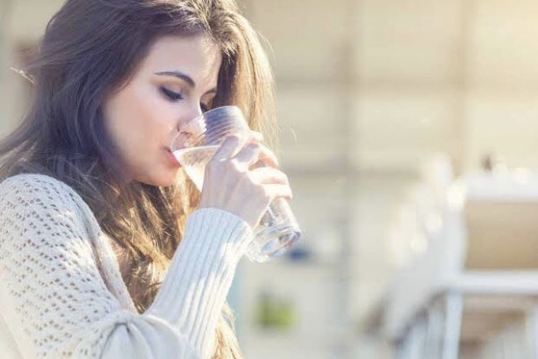 5 Fakta Minum Air Putih di Pagi Hari