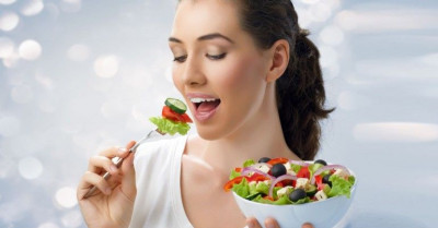 Makan dengan Lambat Ternyata Bisa Bantu Turunkan Berat Badan
