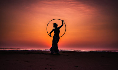 Dapatkan Bonus Manfaat Kesehatan Saat Bermain Hula Hoop