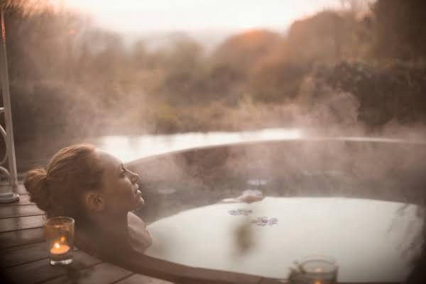 Mandi Solusi Tidur Malam yang Nyenyak