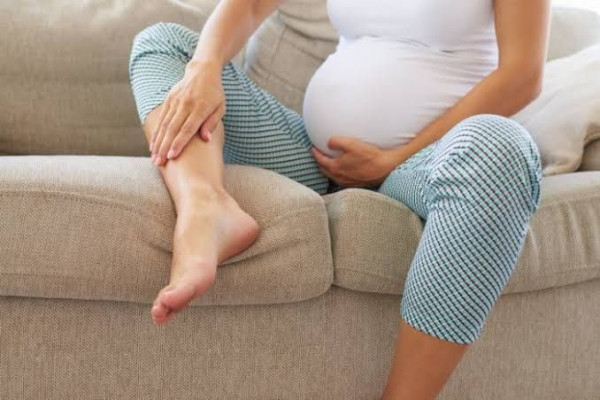 Cara Mudah Atasi Kaki Bengkak Saat Hamil
