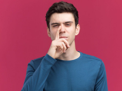 4 CARA ATASI HIDUNG MAMPET SEBELAH
