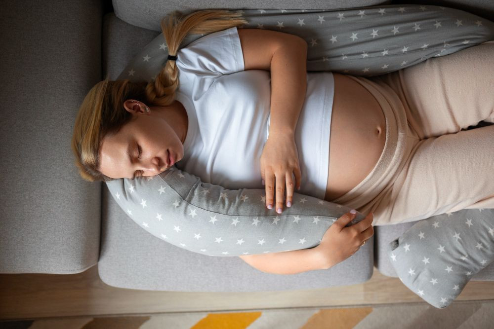 posisi tidur ibu hamil, posisi tidur ibu hamil 3-4 bulan, posisi tidur ibu hamil dengan plasenta previa, posisi tidur yang sehat untuk ibu hamil, bahaya tidur telentang ibu hamil, tidur telentang bumil, yesdok