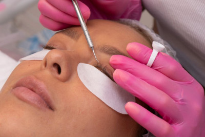 Keseringan Pakai Eyelash Extention Bikin Mata Bintitan?