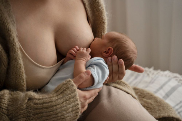 cara mengatasi puting lecet, contoh puting lecet, puting lecet berdarah, puting susu lecet, salep buat puting lecet, cara mengatasi puting lecet digigit bayi, pengobatan puting lecet, yesdok,