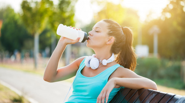 Banyak Minum Air Turunkan Berat Badan, Benarkah?
