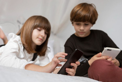 Dampak Gadget terhadap Tumbuh Kembang Anak, Stop Gadget Addiction!